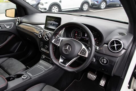Mercedes-Benz B Class B 180 AMG LINE PREMIUM PLUS 4