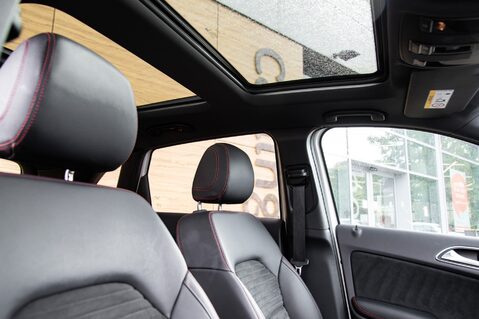 Mercedes-Benz B Class B 180 AMG LINE PREMIUM PLUS 40