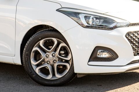 Hyundai i20 MPI PLAY 10