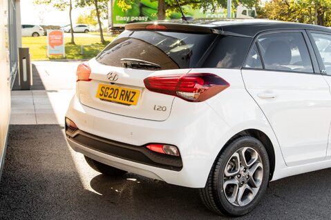 Hyundai i20 MPI PLAY 8