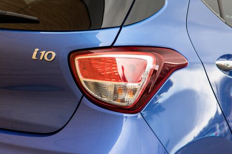 Hyundai i10 PREMIUM SE 9