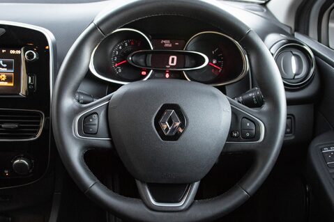 Renault Clio ICONIC TCE 22