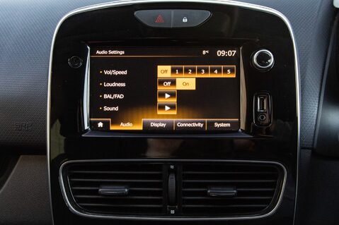 Renault Clio ICONIC TCE 29