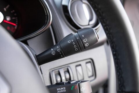 Renault Clio ICONIC TCE 19