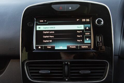 Renault Clio ICONIC TCE 24