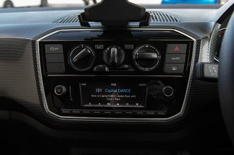 Volkswagen Up BLACK EDITION 22