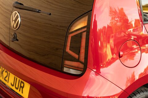 Volkswagen Up BLACK EDITION 9