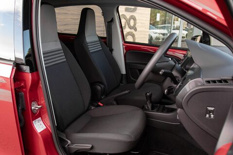 Volkswagen Up BLACK EDITION 27