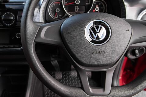 Volkswagen Up BLACK EDITION 19