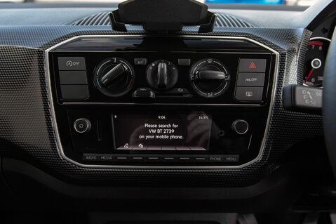Volkswagen Up BLACK EDITION 24
