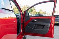 Volkswagen Up BLACK EDITION 14