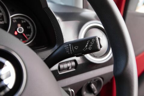 Volkswagen Up BLACK EDITION 18