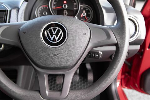 Volkswagen Up BLACK EDITION 20