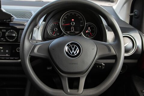 Volkswagen Up BLACK EDITION 21