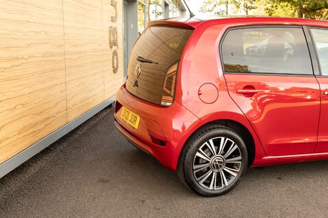 Volkswagen Up BLACK EDITION 8