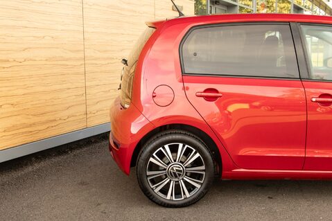 Volkswagen Up BLACK EDITION 7