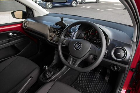 Volkswagen Up BLACK EDITION 4