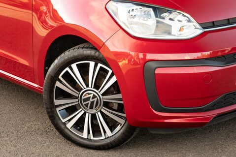 Volkswagen Up BLACK EDITION 11