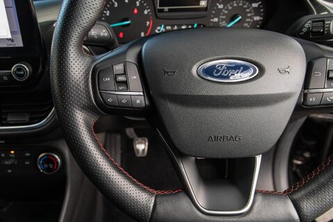 Ford Fiesta ST-LINE 18