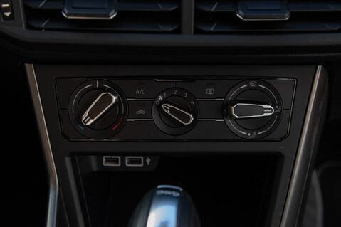 Volkswagen Polo SE TSI DSG 33