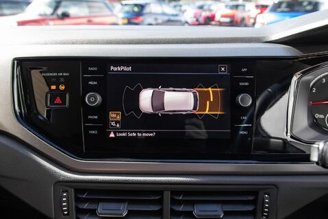 Volkswagen Polo SE TSI DSG 29