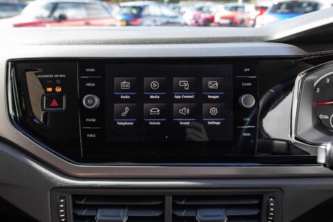 Volkswagen Polo SE TSI DSG 28