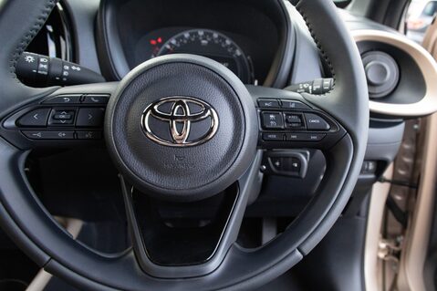 Toyota Aygo X VVT-I EDGE 20