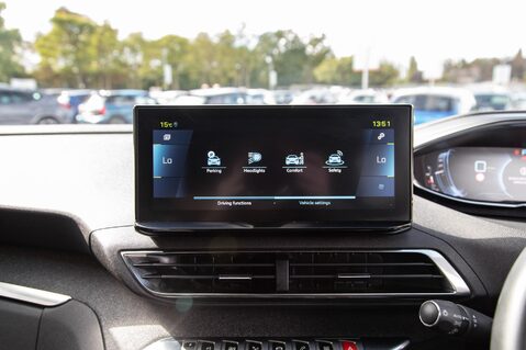 Peugeot 3008 S/S ALLURE PREMIUM PLUS 26