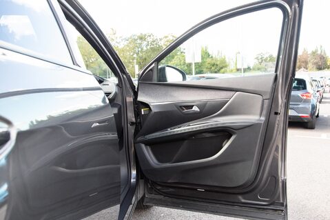 Peugeot 3008 S/S ALLURE PREMIUM PLUS 14