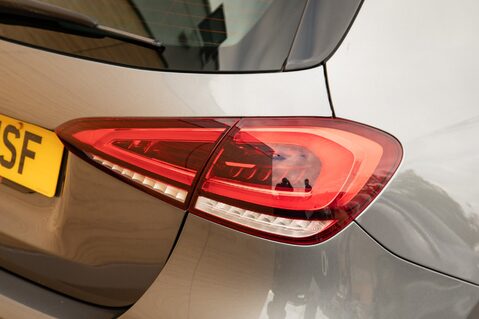 Mercedes-Benz A Class A 200 AMG LINE PREMIUM PLUS 9