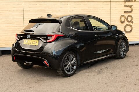 Toyota Yaris EXCEL FHEV 2