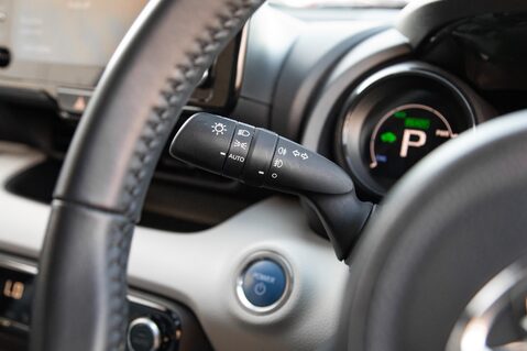 Toyota Yaris EXCEL FHEV 17