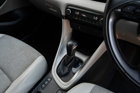 Toyota Yaris EXCEL FHEV 29