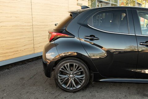 Toyota Yaris EXCEL FHEV 7