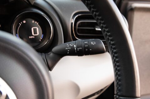 Toyota Yaris EXCEL FHEV 18