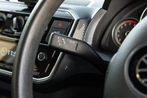 Volkswagen Up BASE 17