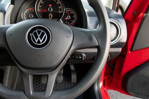 Volkswagen Up BASE 20