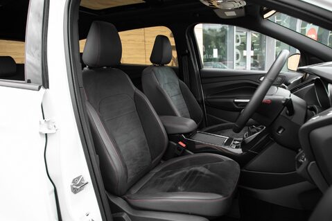 Ford Kuga ST-LINE EDITION 31