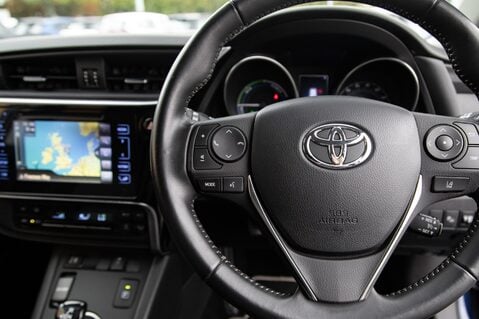 Toyota Auris VVT-I DESIGN TOURING SPORTS 19