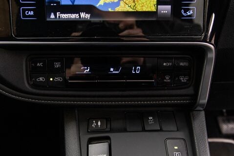 Toyota Auris VVT-I DESIGN TOURING SPORTS 31