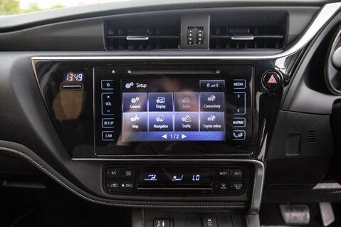 Toyota Auris VVT-I DESIGN TOURING SPORTS 23
