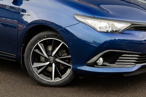Toyota Auris VVT-I DESIGN TOURING SPORTS 11