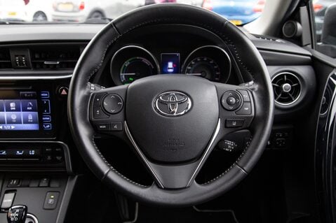 Toyota Auris VVT-I DESIGN TOURING SPORTS 21