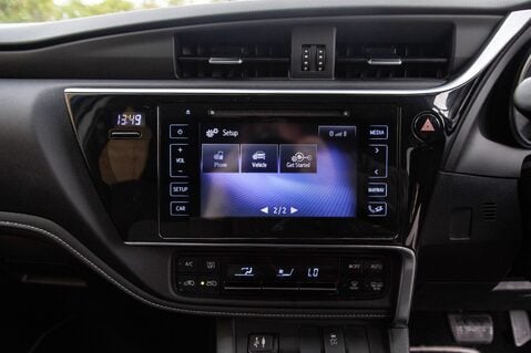 Toyota Auris VVT-I DESIGN TOURING SPORTS 24