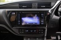 Toyota Auris VVT-I DESIGN TOURING SPORTS 27