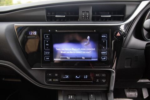 Toyota Auris VVT-I DESIGN TOURING SPORTS 27