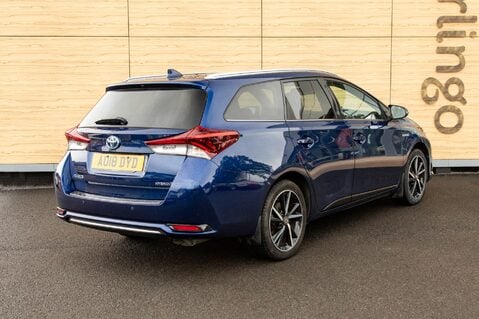 Toyota Auris VVT-I DESIGN TOURING SPORTS 2