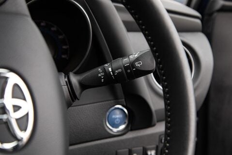 Toyota Auris VVT-I DESIGN TOURING SPORTS 18