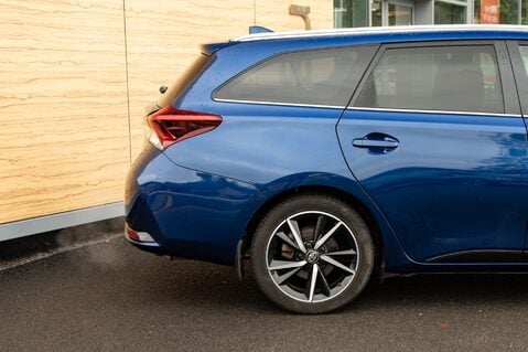 Toyota Auris VVT-I DESIGN TOURING SPORTS 7