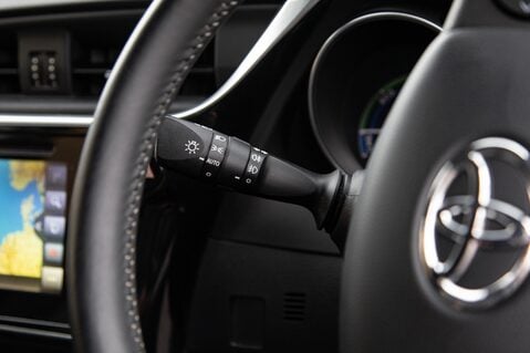Toyota Auris VVT-I DESIGN TOURING SPORTS 17
